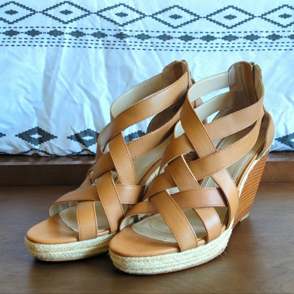 Tahari Summer Wedges - Picture 6 of 6